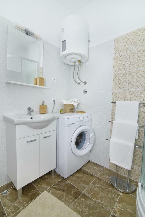 Apartment Dragana, Jezera, Island Murter Exterior photo