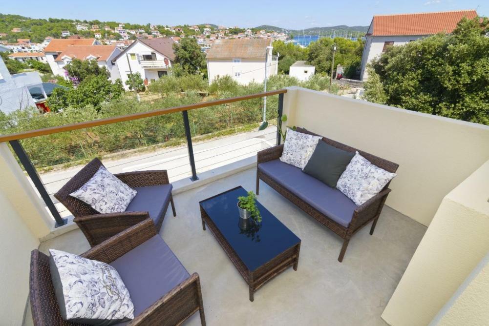 Apartment Dragana, Jezera, Island Murter Exterior photo